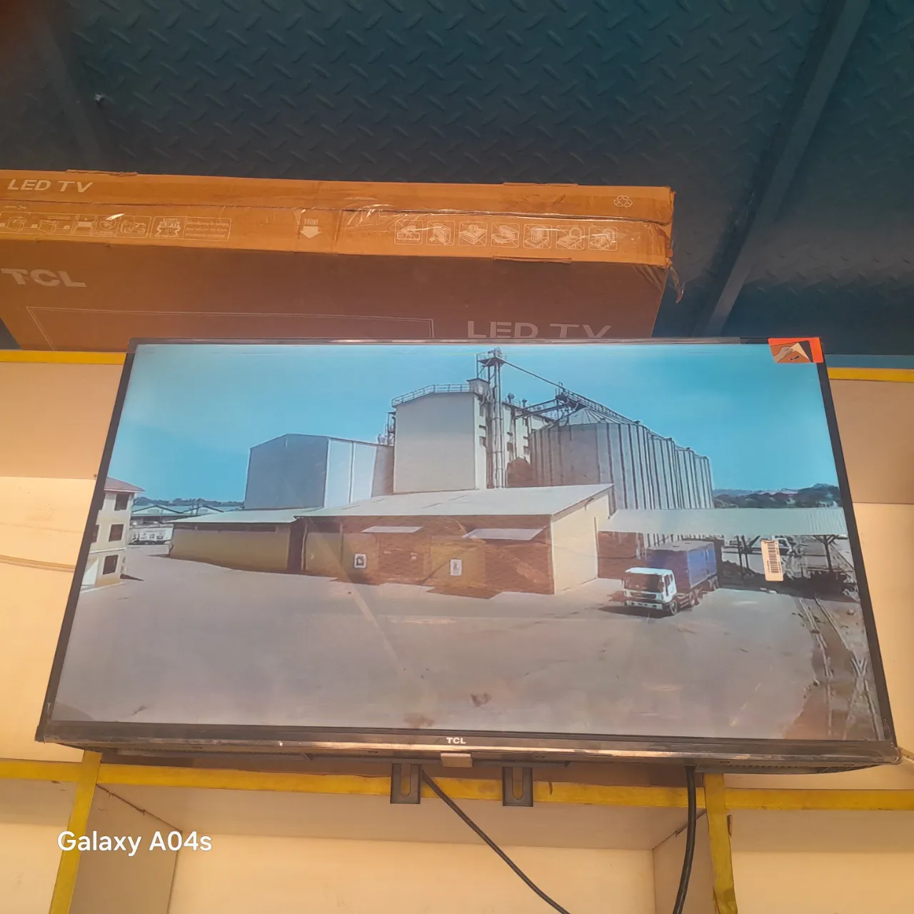 New TCL tv 32 inch